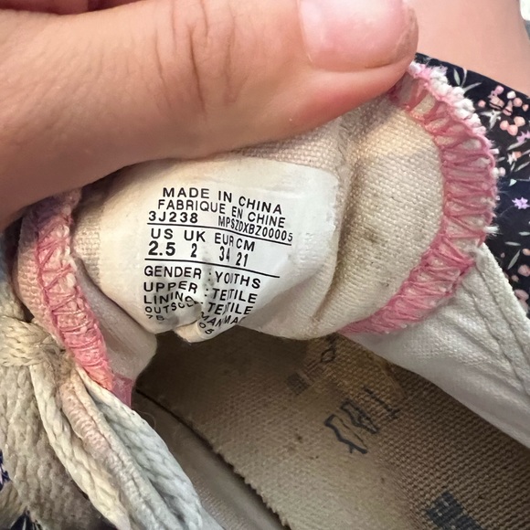 Converse teens/women’s - Picture 3 of 4